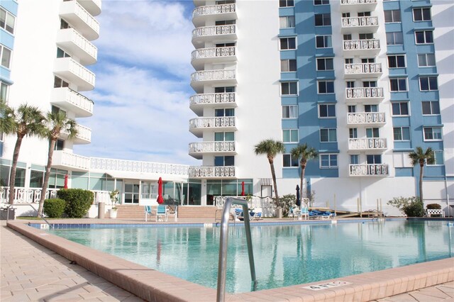 view of swimming pool