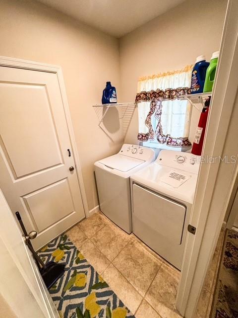 washroom with laundry area and independent washer and dryer