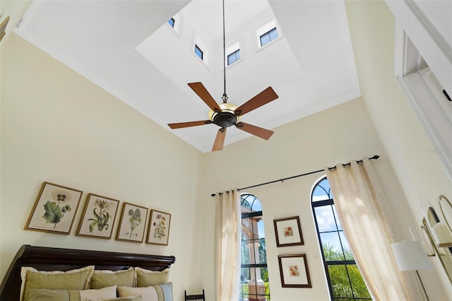 interior details with a ceiling fan