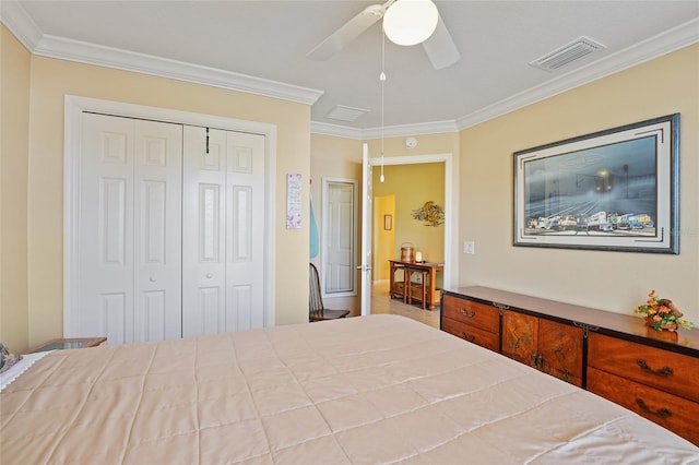 bedroom featuring a ceiling fan, visible vents, a closet, and ornamental molding