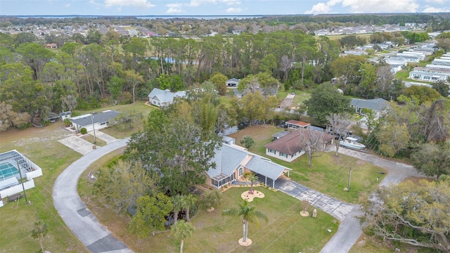 bird's eye view featuring a residential view and a wooded view