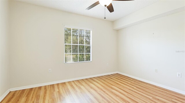 unfurnished room featuring light wood-style floors, baseboards, and ceiling fan