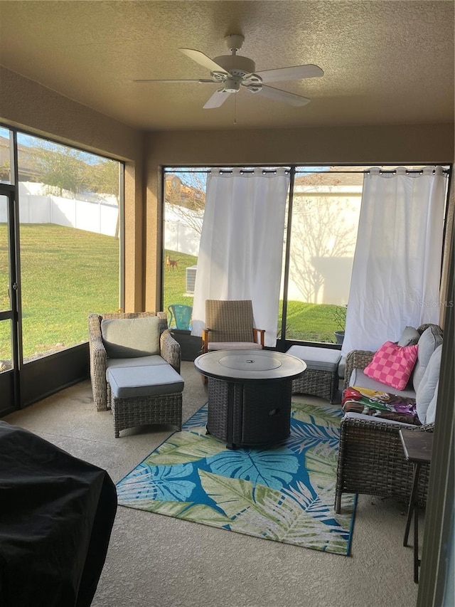 sunroom with ceiling fan