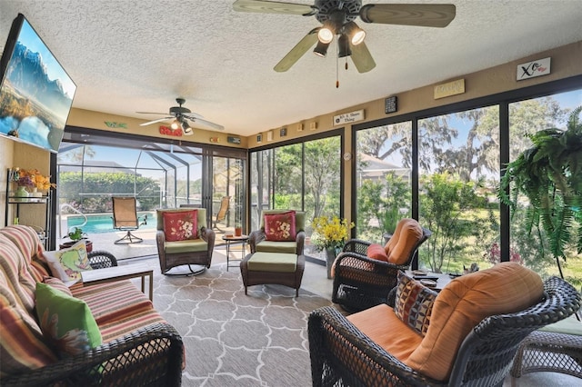 sunroom / solarium featuring a ceiling fan