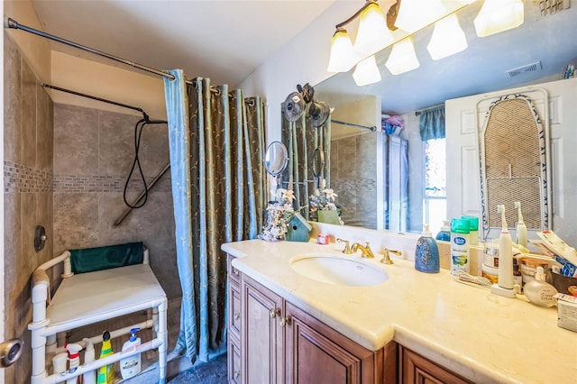 full bathroom with a shower with curtain, visible vents, and vanity