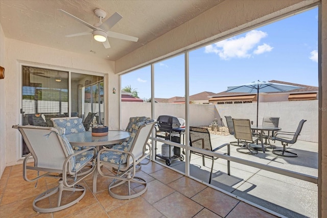 sunroom featuring a ceiling fan