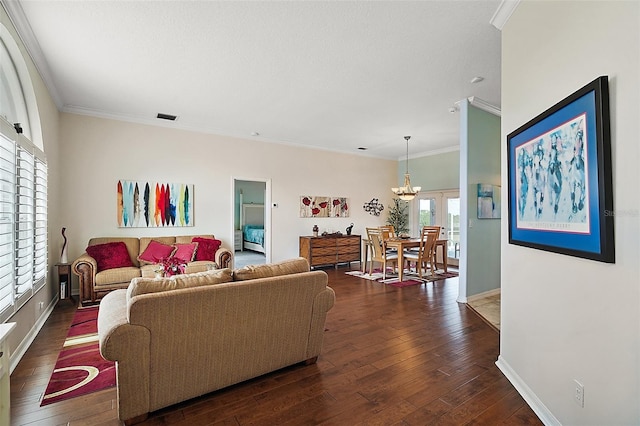 living room with baseboards, dark wood finished floors, visible vents, and crown molding