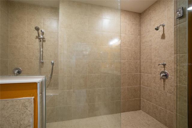 full bath featuring tiled shower