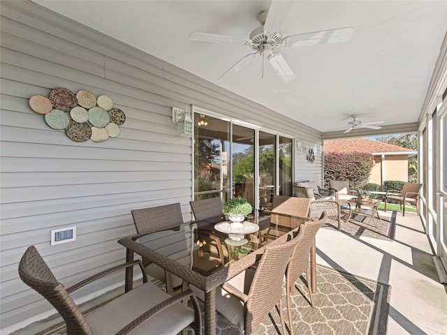 sunroom with ceiling fan