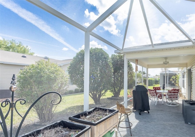 sunroom / solarium with a ceiling fan