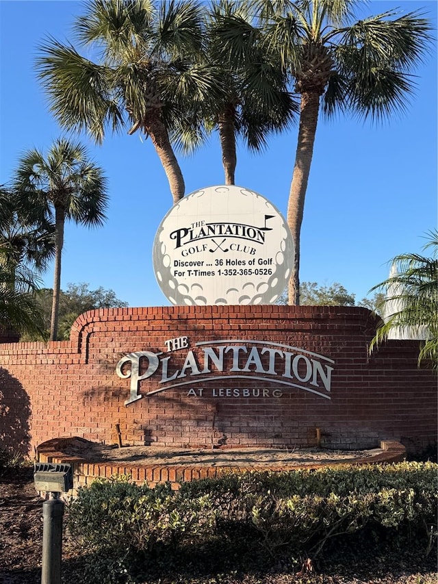 view of community / neighborhood sign