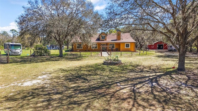 view of yard featuring fence and dirt driveway