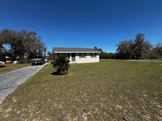 view of front of house featuring a front yard