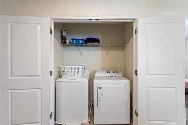 laundry room with laundry area and washer and clothes dryer