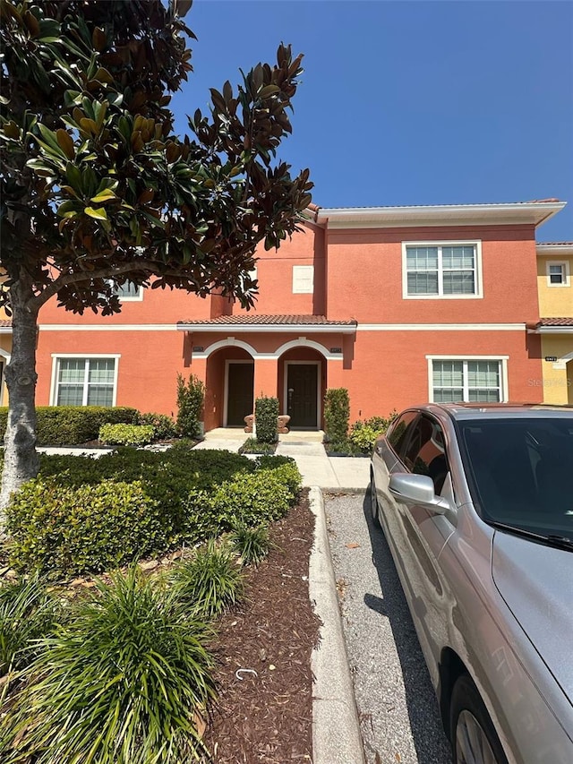 view of front facade with stucco siding