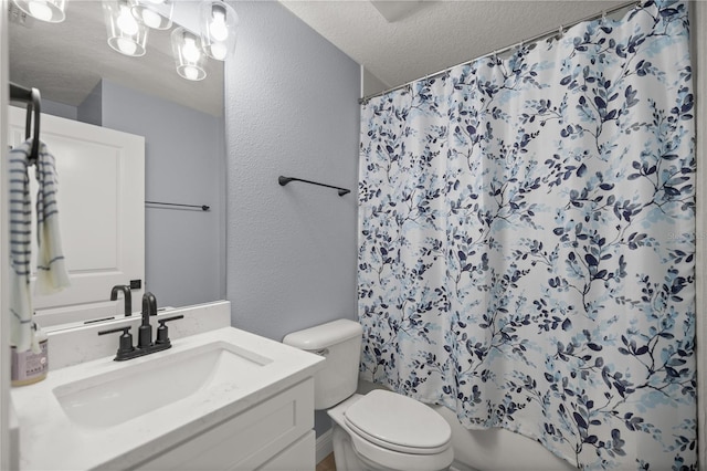 bathroom featuring a textured ceiling, a textured wall, toilet, shower / tub combo, and vanity