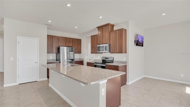 kitchen featuring a center island with sink, visible vents, recessed lighting, a sink, and appliances with stainless steel finishes