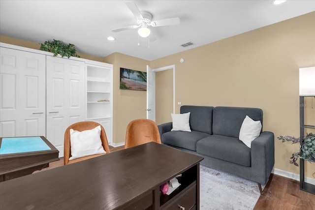 living room featuring visible vents, baseboards, wood finished floors, recessed lighting, and a ceiling fan