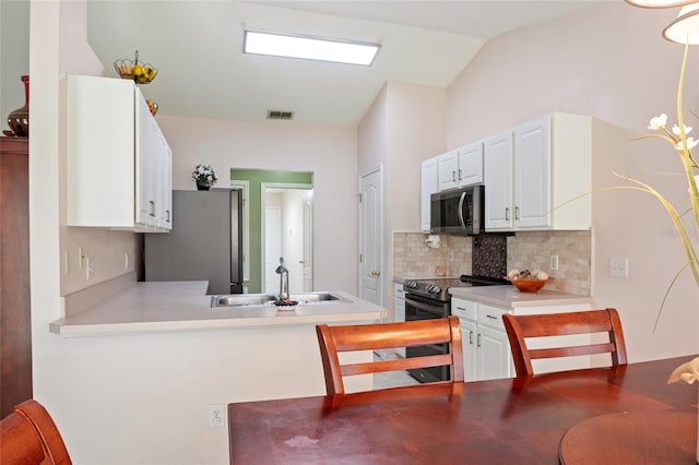 kitchen featuring a sink, stainless steel appliances, tasteful backsplash, visible vents, and white cabinetry