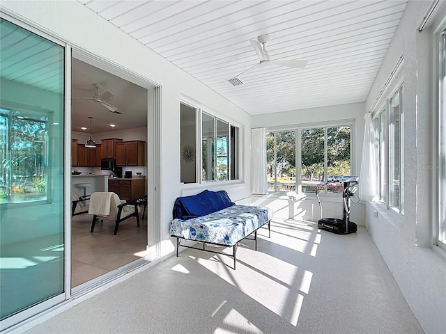 sunroom with visible vents and ceiling fan