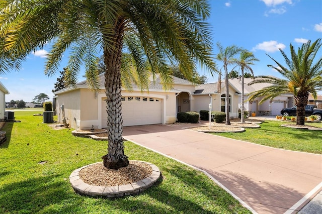 view of front facade featuring stucco siding, central air condition unit, a front lawn, concrete driveway, and an attached garage