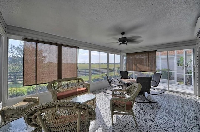 sunroom with ceiling fan