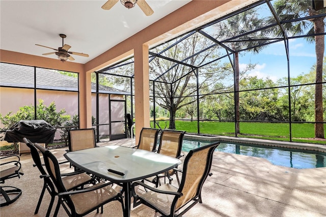 sunroom featuring ceiling fan