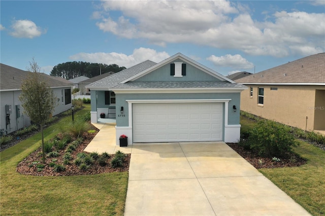 view of front of home featuring a front lawn, roof with shingles, stucco siding, a garage, and driveway