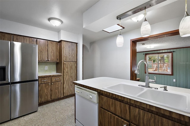 kitchen with tasteful backsplash, stainless steel fridge with ice dispenser, dishwasher, light countertops, and a sink