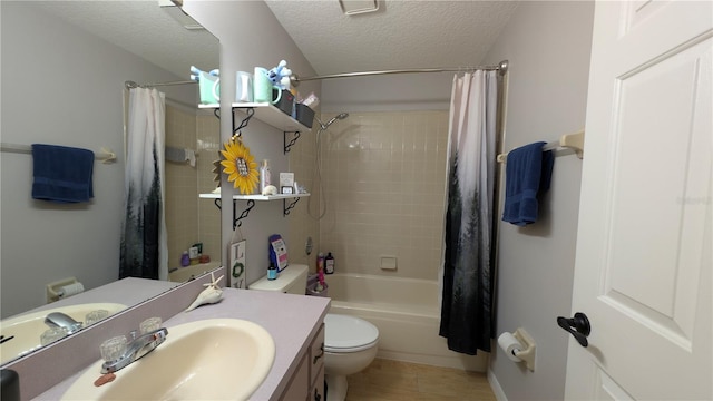 bathroom featuring toilet, a textured ceiling, vanity, and shower / bath combo