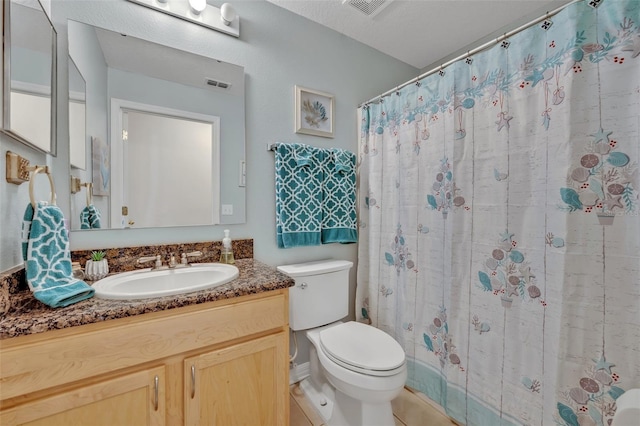 full bathroom featuring visible vents, curtained shower, toilet, and vanity