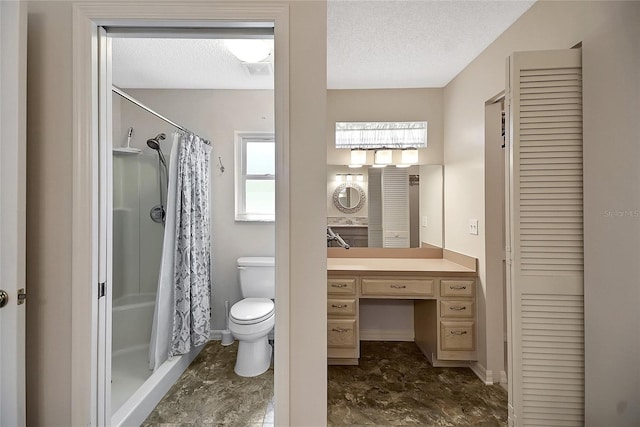 full bath with baseboards, toilet, a shower with shower curtain, a textured ceiling, and vanity