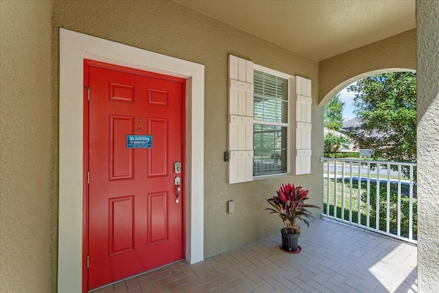 view of exterior entry with stucco siding