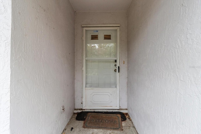 view of exterior entry featuring stucco siding