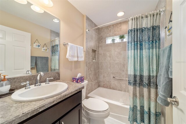 6083 Delphina Loop, The Villages, FL 32163 - full bathroom featuring vanity, toilet, and shower / tub combo with curtain