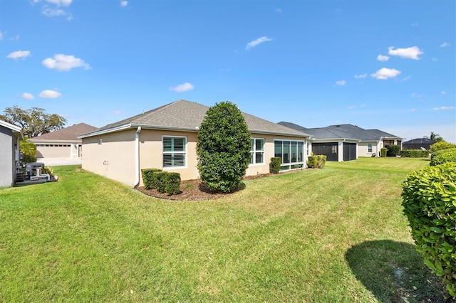 2188 Gordon Path, The Villages, FL 32163 - back of property featuring stucco siding and a yard