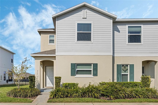 townhome / multi-family property featuring stucco siding