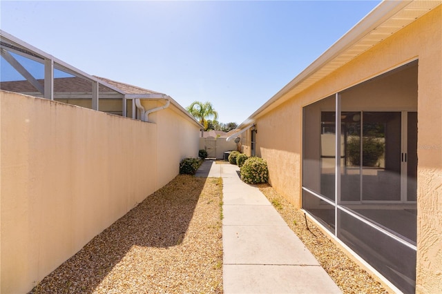 1135 Santa Cruz Dr, The Villages, FL 32162 - view of yard featuring fence