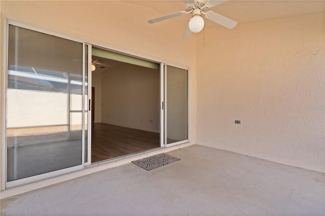 1135 Santa Cruz Dr, The Villages, FL 32162 - property entrance with a patio area, stucco siding, and ceiling fan