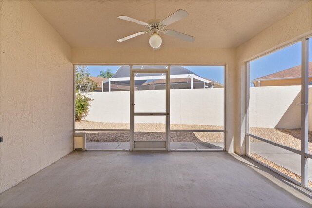 1135 Santa Cruz Dr, The Villages, FL 32162 - unfurnished sunroom featuring a ceiling fan