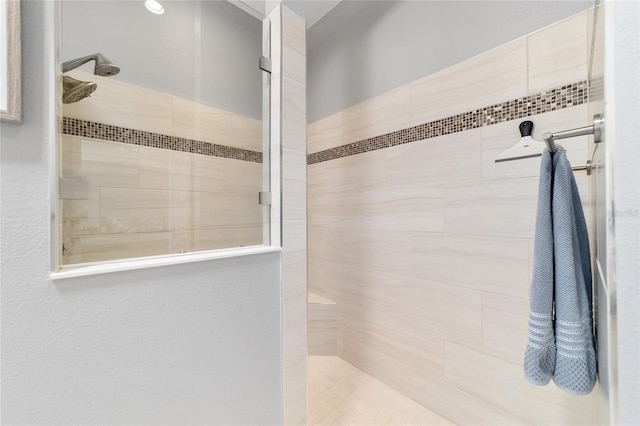 bathroom featuring a tile shower