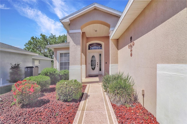 property entrance featuring stucco siding