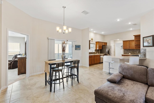 dining space featuring visible vents, recessed lighting, baseboards, and an inviting chandelier