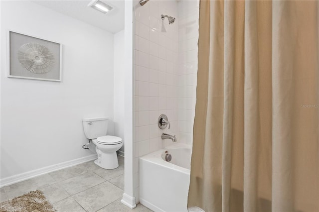 full bath featuring tile patterned floors, toilet, shower / tub combo with curtain, and baseboards