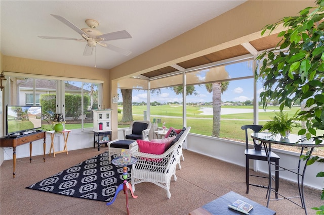 sunroom / solarium featuring a ceiling fan