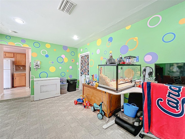 playroom with visible vents and carpet