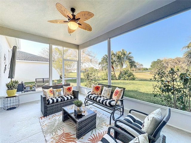 sunroom with ceiling fan