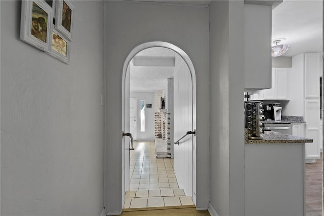 3058 SE 3rd Ave, Ocala, FL 34471 - corridor featuring light tile patterned flooring and arched walkways