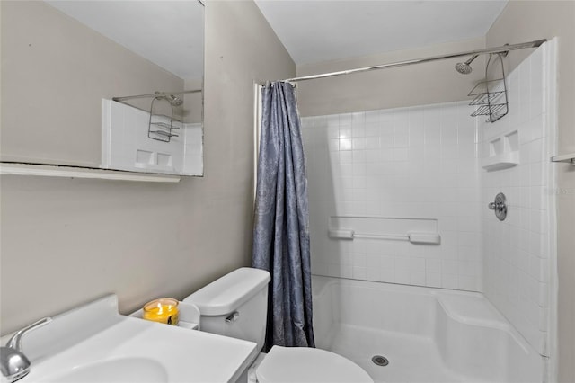 3058 SE 3rd Ave, Ocala, FL 34471 - bathroom with a shower with curtain, vanity, and toilet