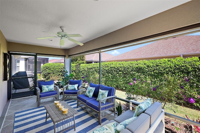 sunroom with ceiling fan